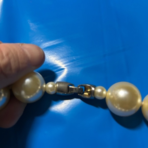 Extra Chunky Faux  Pearl Necklace / Chocker - Picture 2 of 6